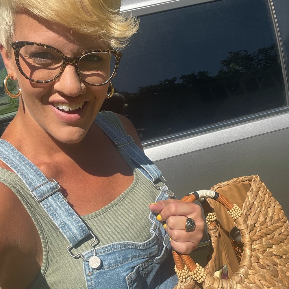 Meet your Posher, Holly